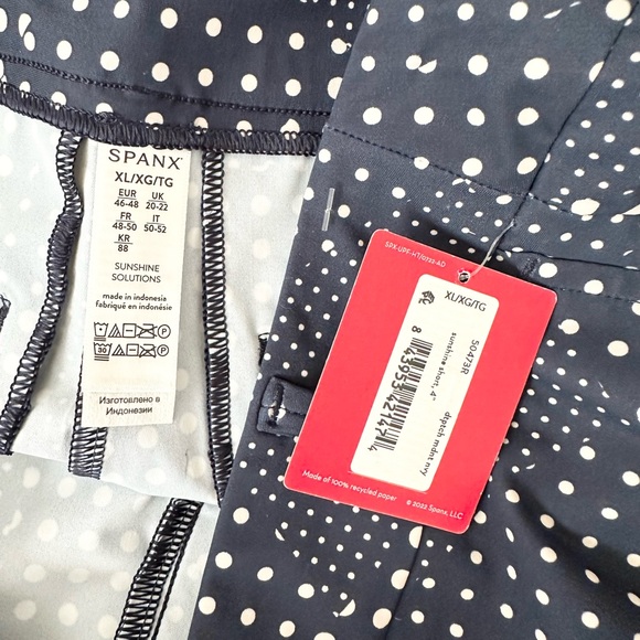 NWT Spanx Sunshine 4” Shorts in Dot Patch Midnight Navy Size XL - Picture 5 of 9